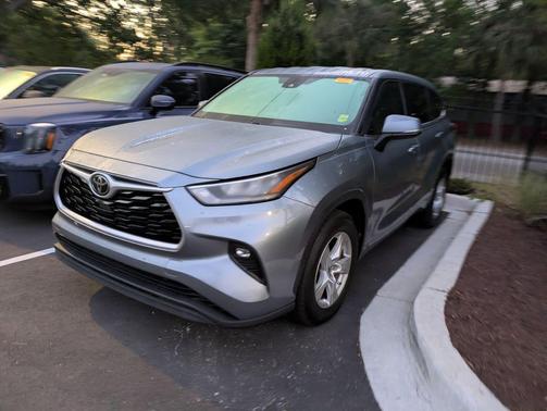 Moon Dust 2020 Toyota Highlander LE