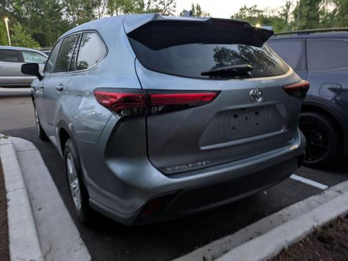Moon Dust 2020 Toyota Highlander LE