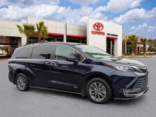2021 Toyota Sienna XLE