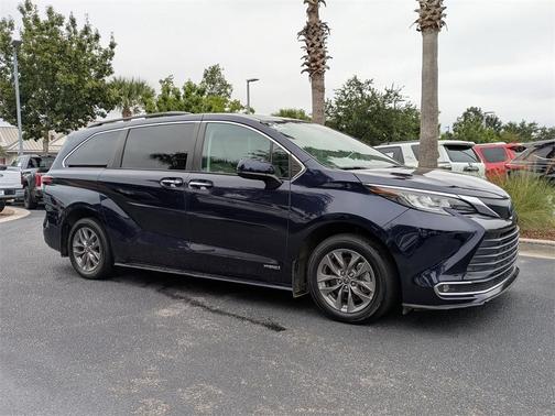 2021 Toyota Sienna XLE