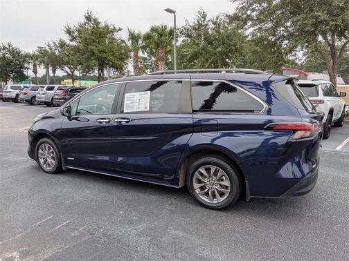 2021 Toyota Sienna XLE