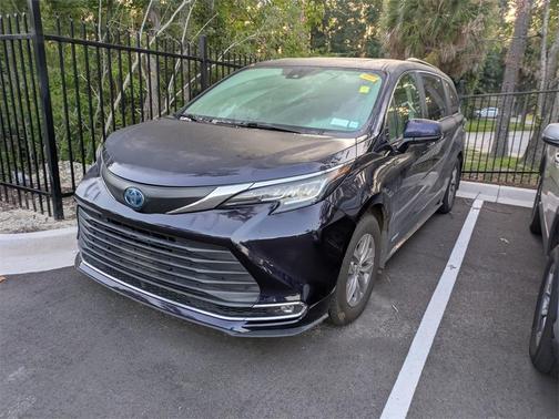 2021 Toyota Sienna XLE