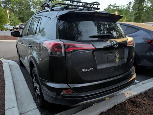 Magnetic Gray Metallic 2018 Toyota RAV4 SE