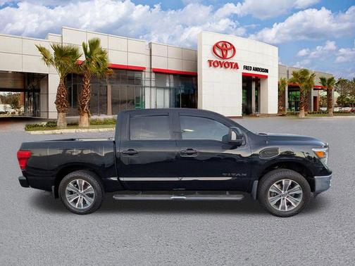 Magnetic Black 2017 Nissan Titan SL