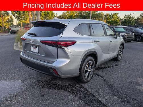 Celestial Silver Metallic 2023 Toyota Highlander XLE