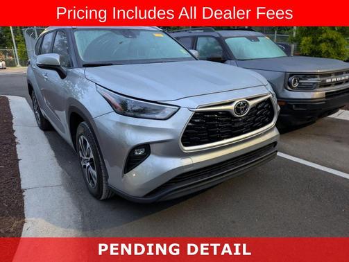 Celestial Silver Metallic 2023 Toyota Highlander XLE
