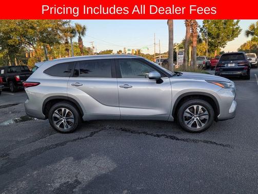Celestial Silver Metallic 2023 Toyota Highlander XLE