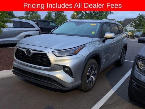 Celestial Silver Metallic 2023 Toyota Highlander XLE