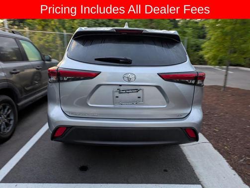 Celestial Silver Metallic 2023 Toyota Highlander XLE