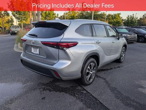 Celestial Silver Metallic 2023 Toyota Highlander XLE