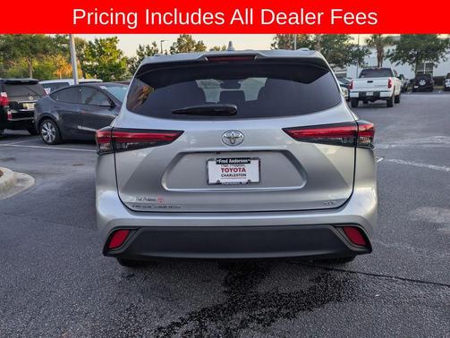 Celestial Silver Metallic 2023 Toyota Highlander XLE
