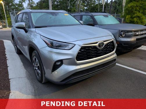 Celestial Silver Metallic 2023 Toyota Highlander XLE