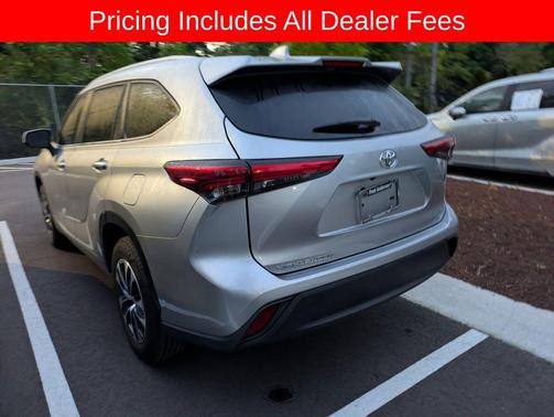 Celestial Silver Metallic 2023 Toyota Highlander XLE