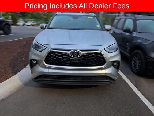Celestial Silver Metallic 2023 Toyota Highlander XLE