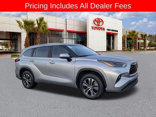 Celestial Silver Metallic 2023 Toyota Highlander XLE