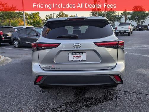 Celestial Silver Metallic 2023 Toyota Highlander XLE