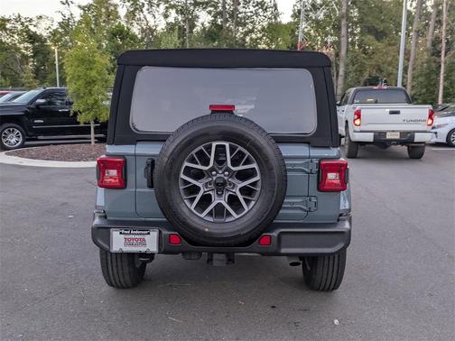 2024 Jeep Wrangler 4-Door Sahara 4x4