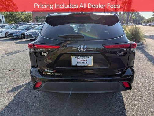 Opulent Amber 2021 Toyota Highlander XLE