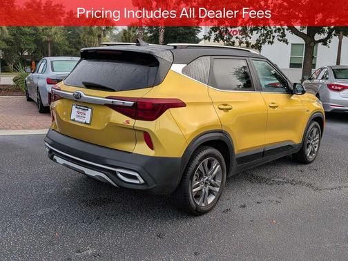 Starbright Yellow/Black Roof 2021 Kia Seltos S