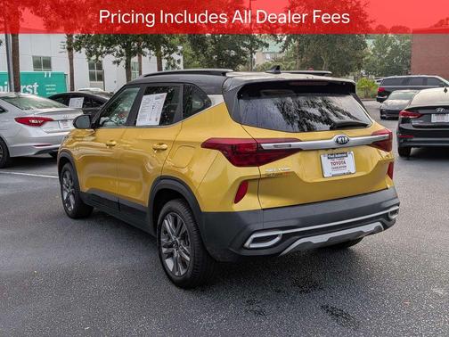 Starbright Yellow/Black Roof 2021 Kia Seltos S