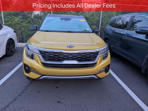 Starbright Yellow/Black Roof 2021 Kia Seltos S