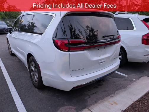 Bright White Clearcoat 2024 Chrysler Pacifica Limited