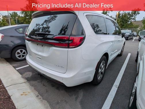 Bright White Clearcoat 2024 Chrysler Pacifica Limited