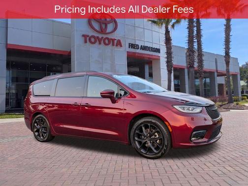 Velvet Red Pearlcoat 2022 Chrysler Pacifica Touring L