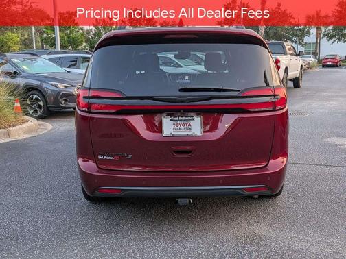 Velvet Red Pearlcoat 2022 Chrysler Pacifica Touring L