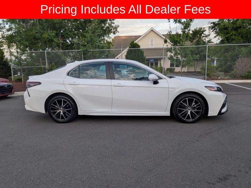 Ice Cap 2024 Toyota Camry SE