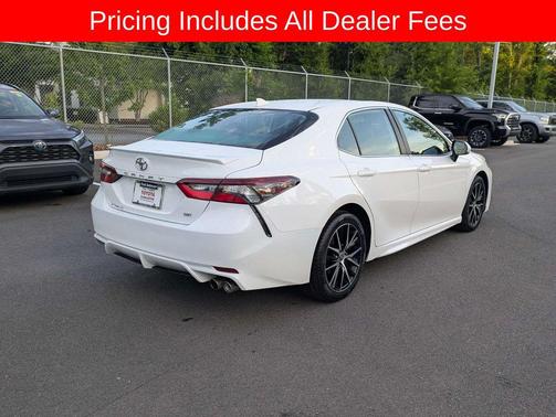 Ice Cap 2024 Toyota Camry SE