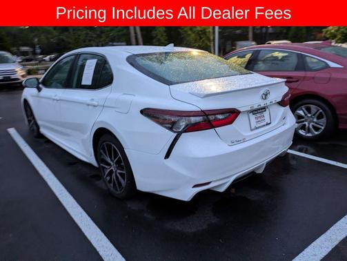 Ice Cap 2024 Toyota Camry SE