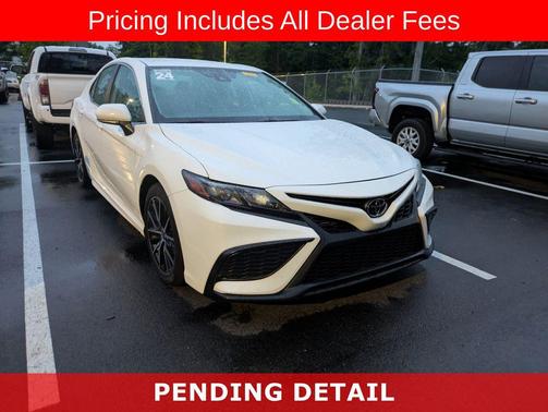 Ice Cap 2024 Toyota Camry SE