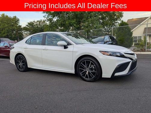 Ice Cap 2024 Toyota Camry SE
