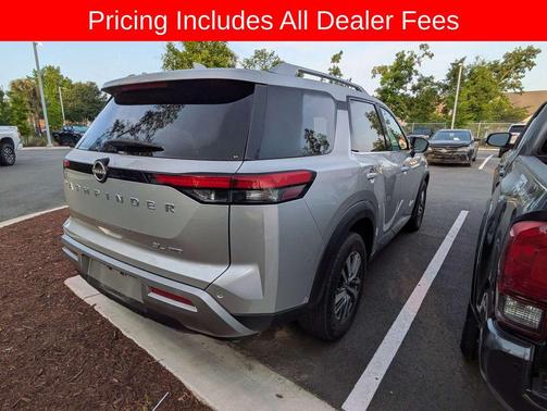 Brilliant Silver Metallic 2023 Nissan Pathfinder SL 4WD