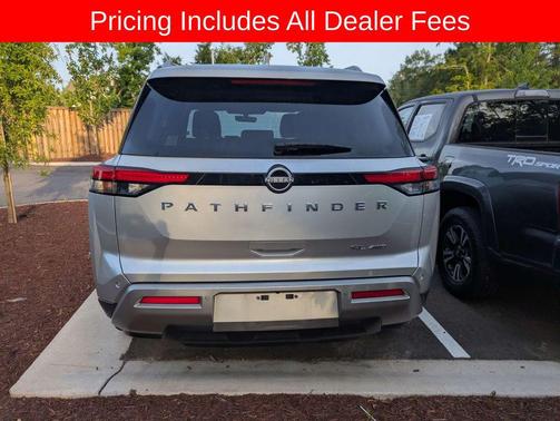Brilliant Silver Metallic 2023 Nissan Pathfinder SL 4WD