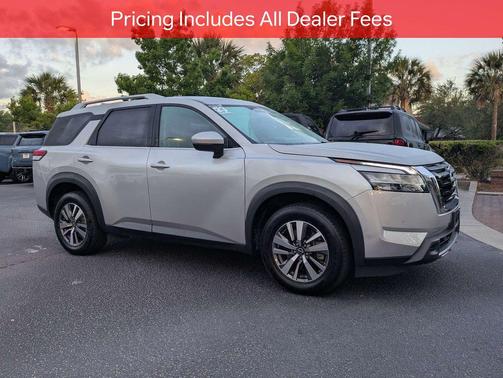 Brilliant Silver Metallic 2023 Nissan Pathfinder SL 4WD