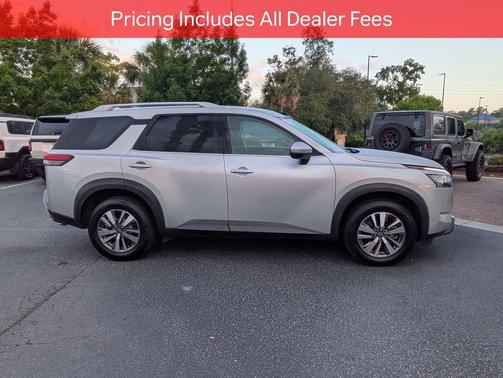 Brilliant Silver Metallic 2023 Nissan Pathfinder SL 4WD