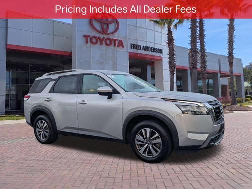 Brilliant Silver Metallic 2023 Nissan Pathfinder SL 4WD