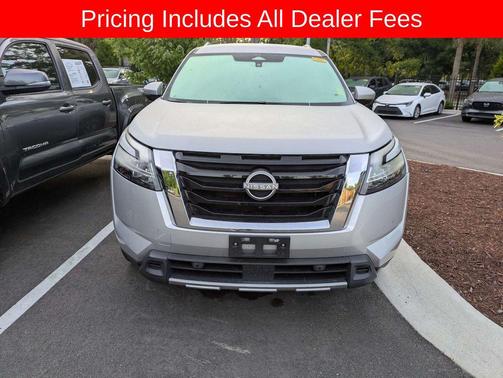 Brilliant Silver Metallic 2023 Nissan Pathfinder SL 4WD
