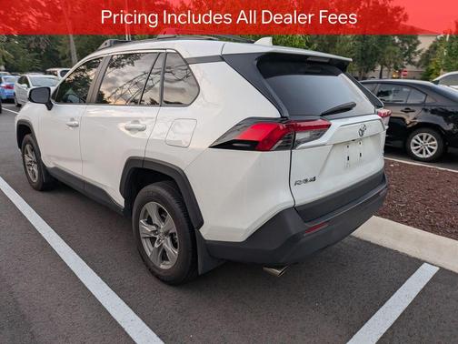 Ice Cap 2024 Toyota RAV4 XLE