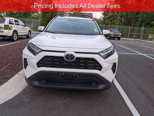Ice Cap 2024 Toyota RAV4 XLE