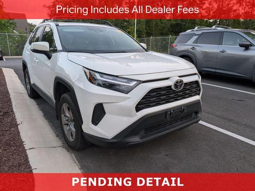 Ice Cap 2024 Toyota RAV4 XLE