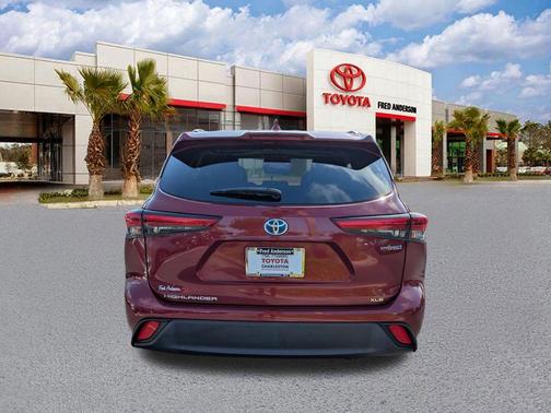 2023 Toyota Highlander Hybrid XLE