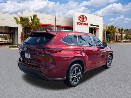2023 Toyota Highlander Hybrid XLE