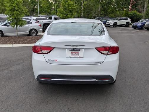 2017 Chrysler 200 Limited