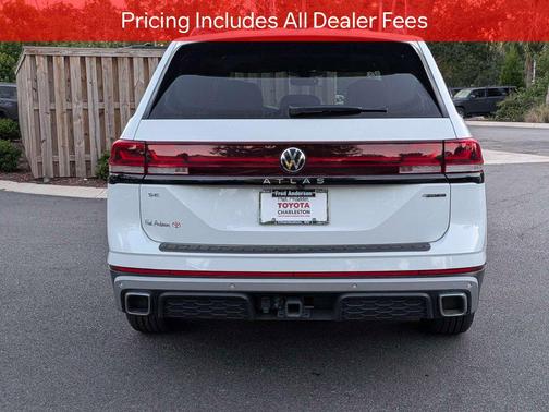 Pure White 2024 Volkswagen Atlas 2.0T SE w/Technology 4MOTION