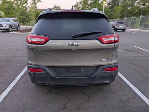 Light Brownstone Pearlcoat 2016 Jeep Cherokee Latitude