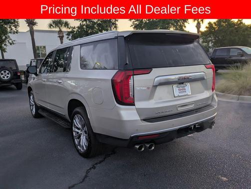 Pearl Beige Metallic 2022 GMC Yukon XL Denali