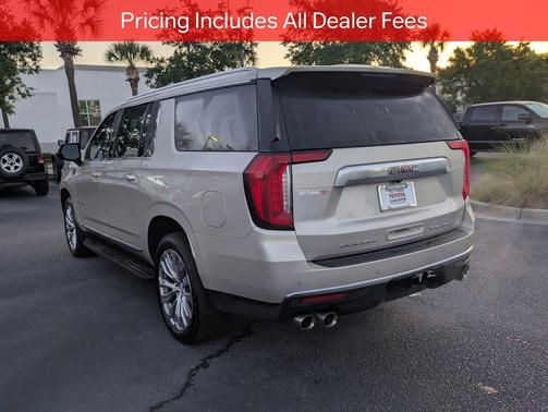 Pearl Beige Metallic 2022 GMC Yukon XL Denali